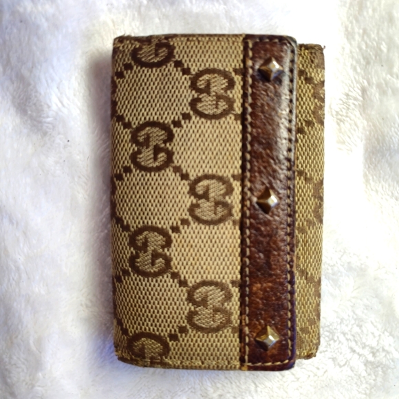 Gucci Brown Monogram Key Holder - Picture 1 of 12